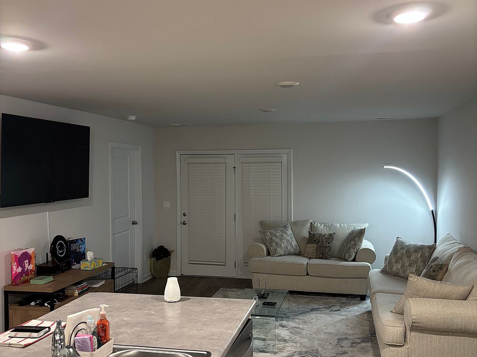 Kitchen/ Living room area