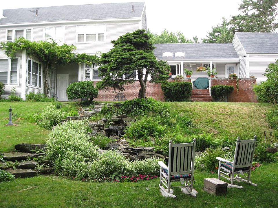 2nd image of 546 Middle Rd #A