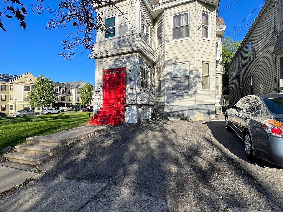 2nd image of 140 Park Pl