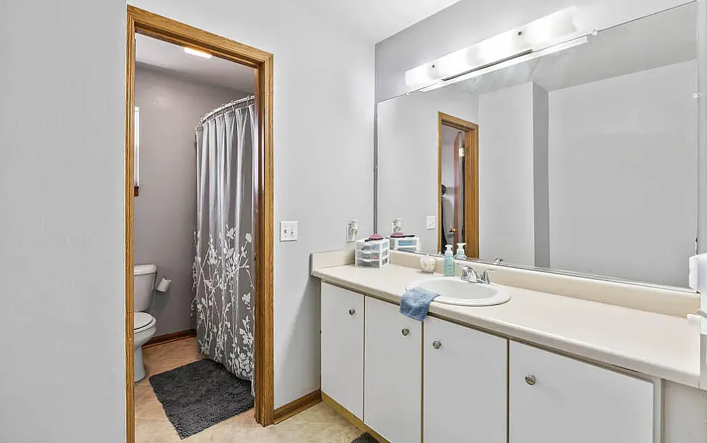 Building Photo - 1510 Delaware Ave #1