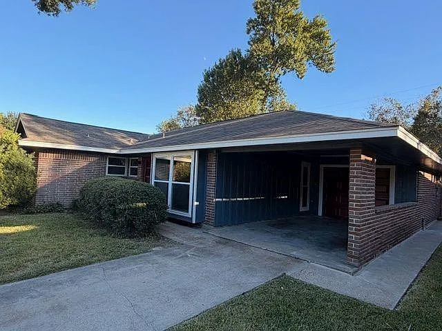 3 bed, 1.5 bath, 1082 sqft, $2,150 — Photo 2