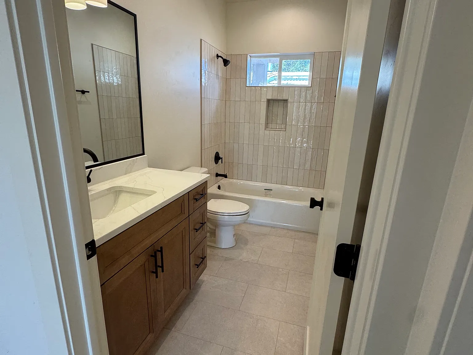 6 bed, 2758 sqft, $3,800 — Photo 4