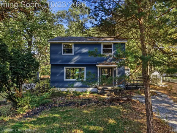 4100 Long Leaf, Commerce Township, MI 48382