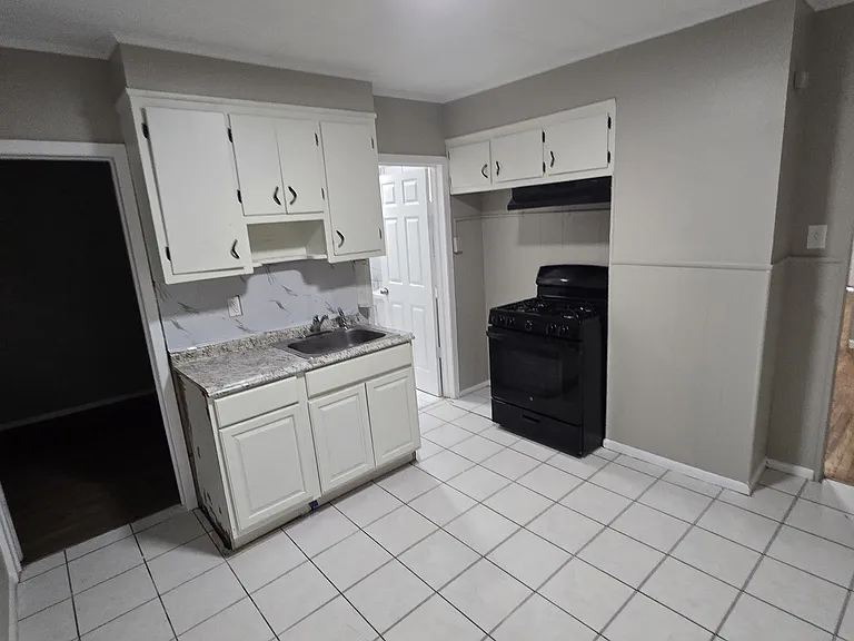 164 Watson Ave #G1 — Photo 8