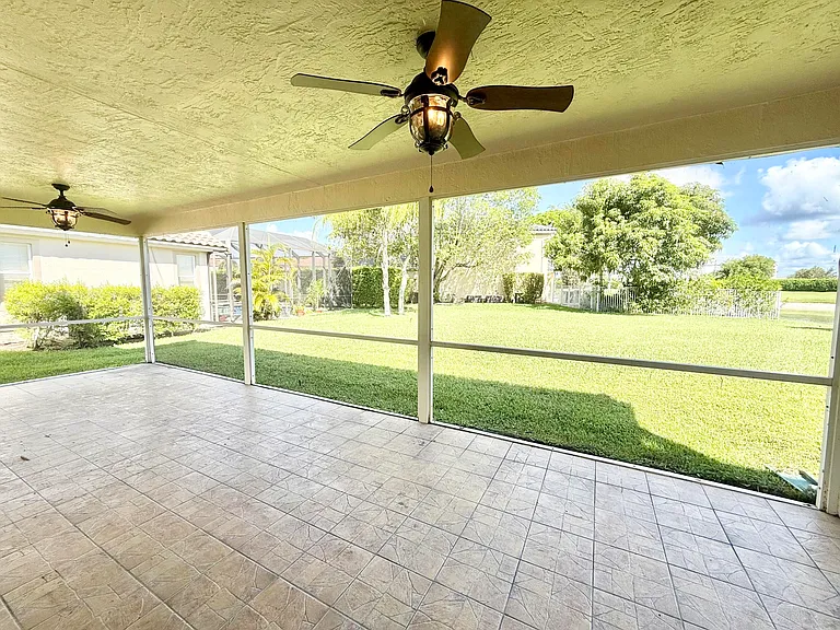 12671 Yardley Dr — Photo 22