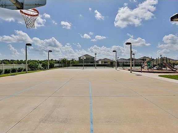 5th image of 8211 Carriage Pointe Dr