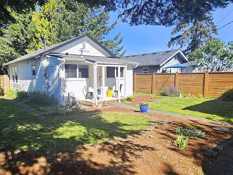 4611 N Pearl St — Photo 1