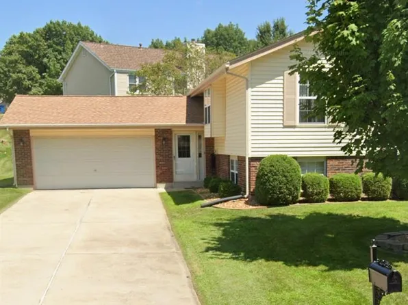 2912 Hameln Dr, Saint Charles, MO 63301