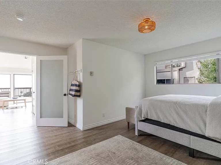 11813 Ellice St — Photo 30