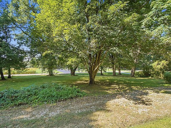 3rd image of 8001 Duncan Plains Rd