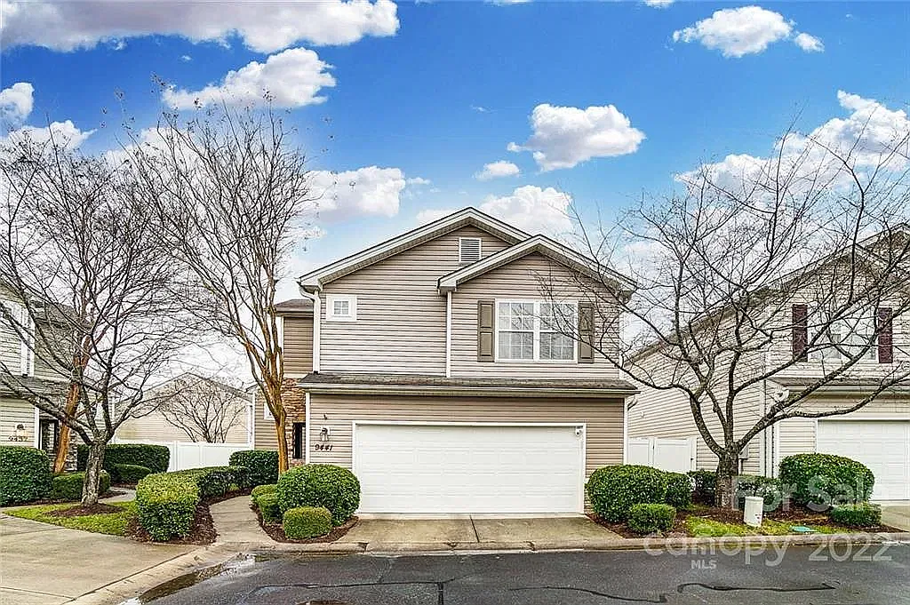 2 bed, 2.5 bath, 1373 sqft, $2,200 — Photo 1