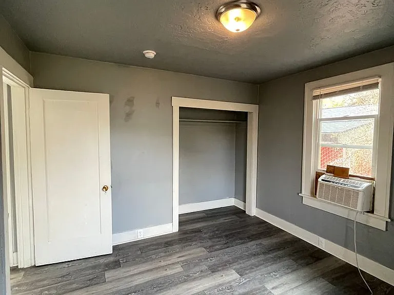 2409 Applegate Ave — Photo 11