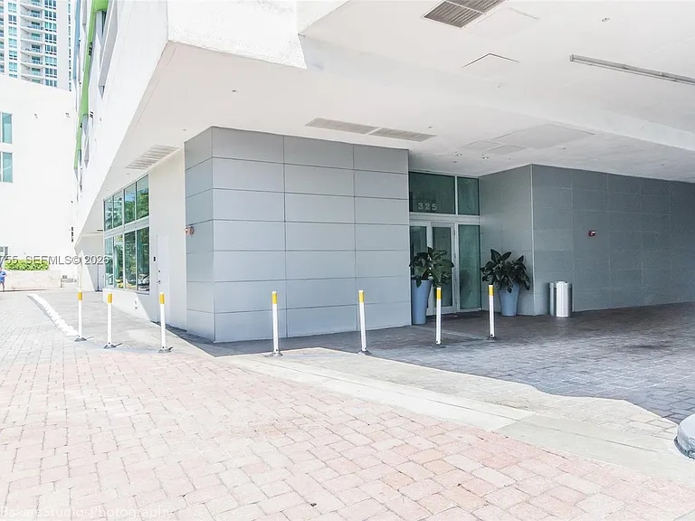 325 Biscayne Blvd #2020 — Photo 45