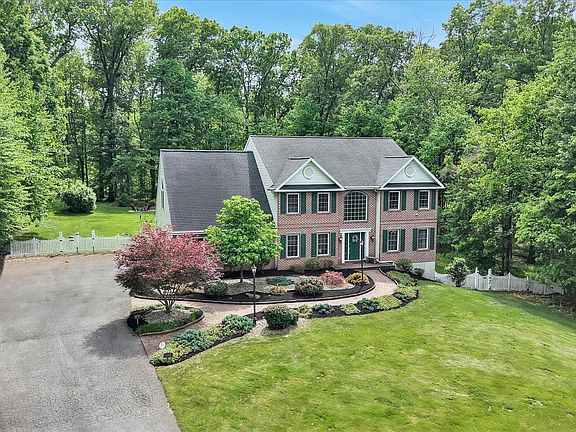 2nd image of 224 Pine Cir