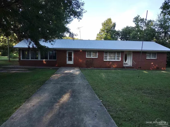 385 Berry St, Frisco City, AL 36445