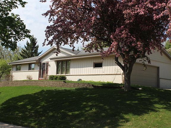 5th image of 200 Crestwood Dr