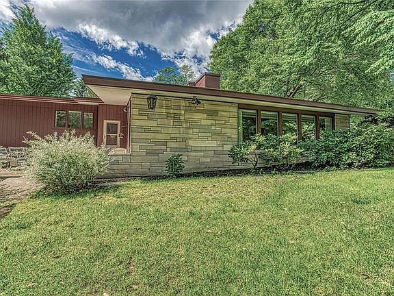 3rd image of 110 Pleasantview Dr