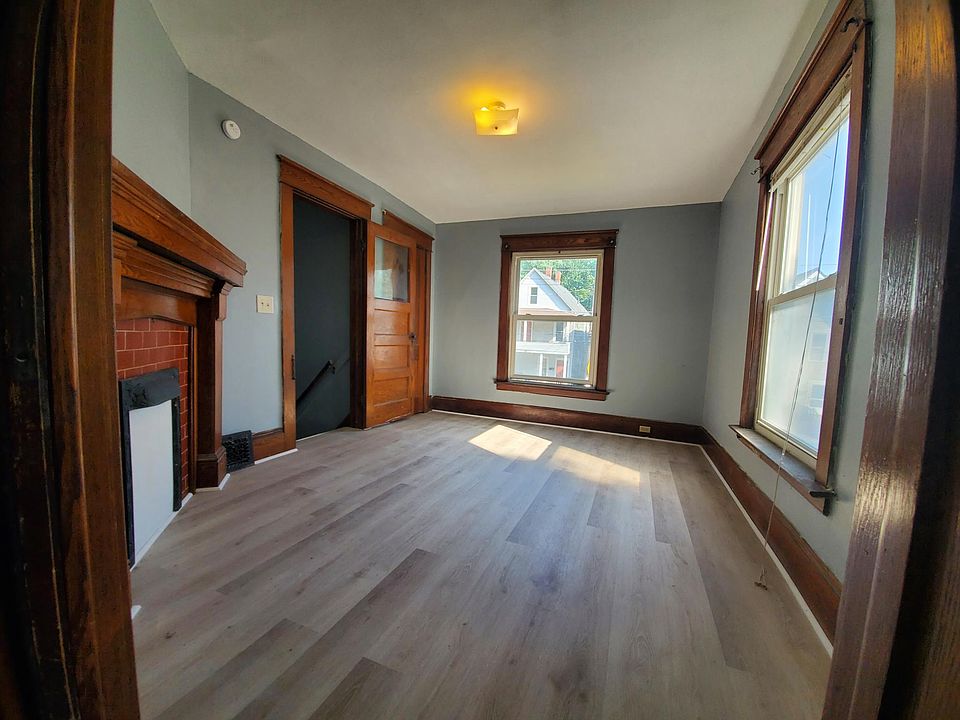 1st image of 1139 W 11th St #2