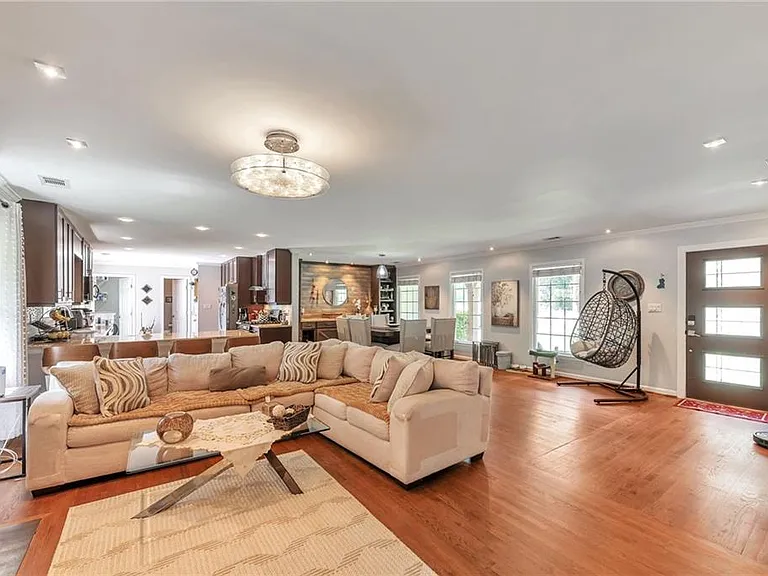 1651 Murdock Rd — Photo 2