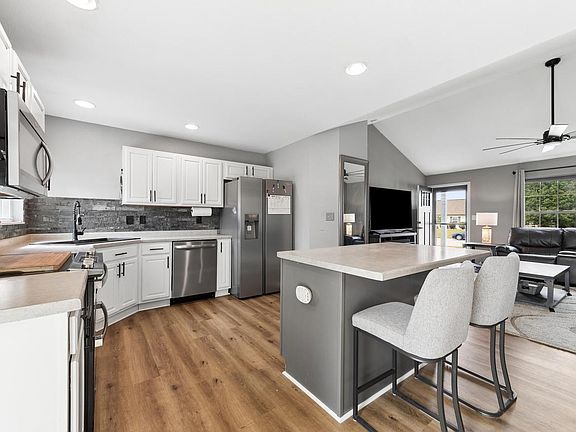 5th image of 1409 E Pinecrest LANE