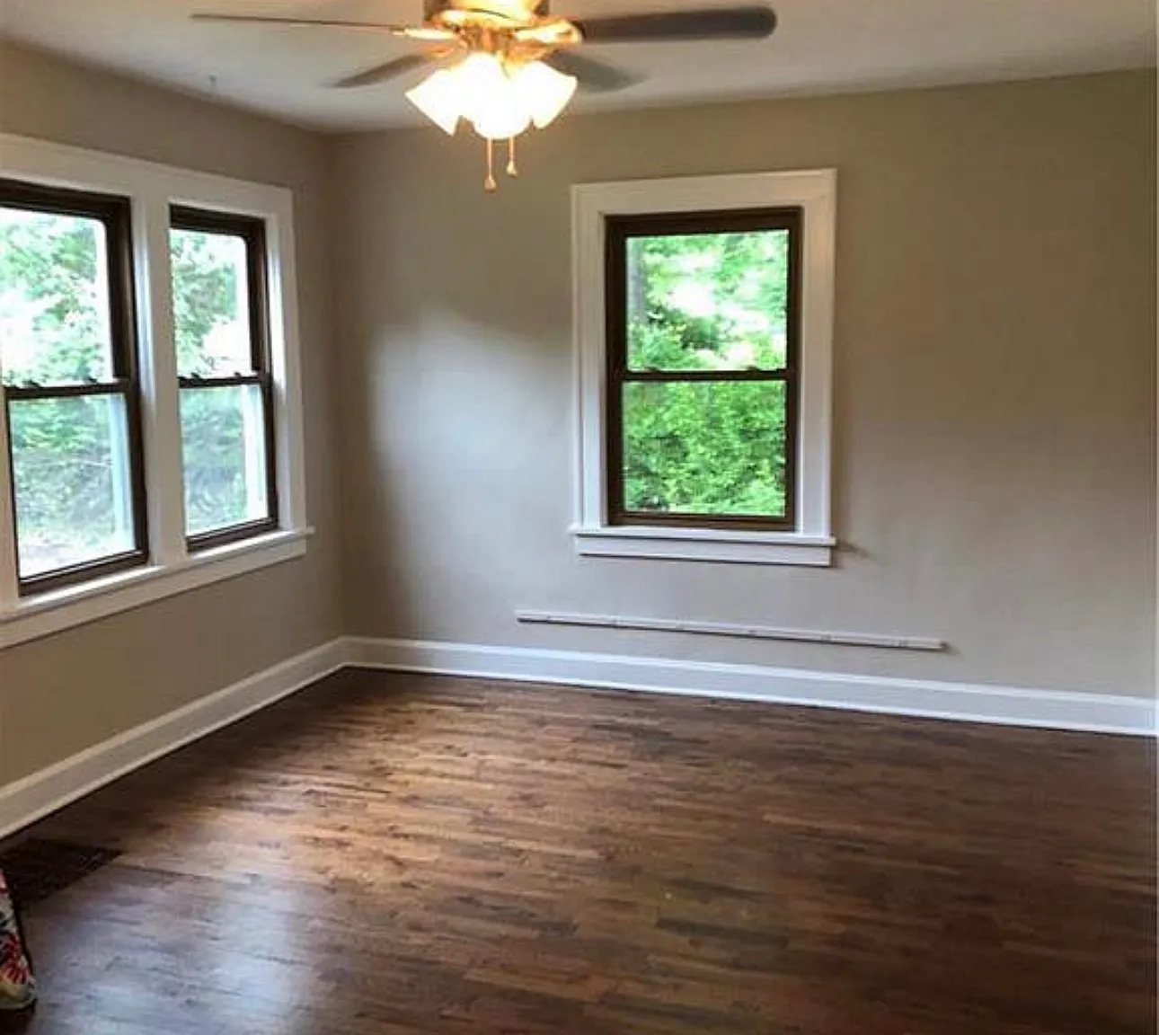 3 bed, 1.5 bath, 1081 sqft, $2,300 — Photo 2