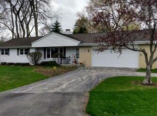 9011 N Tennyson Dr, Bayside, WI 53217