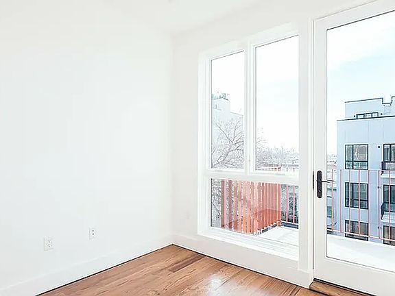 3rd image of 1499 Jefferson Ave #4B