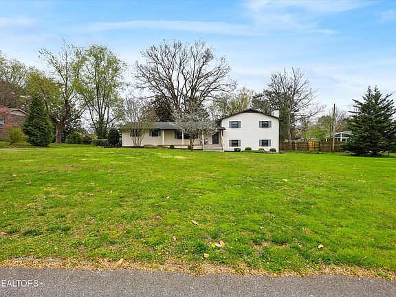 3rd image of 216 Highfield Rd