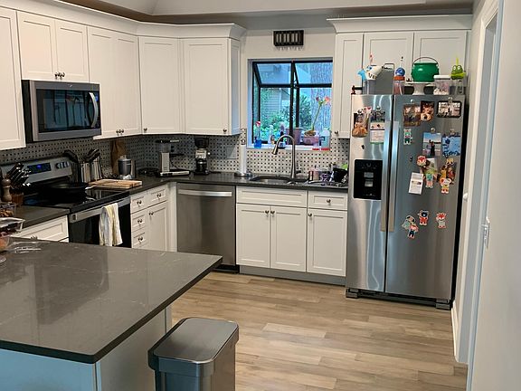 2nd image of 10 Wildwood Ct