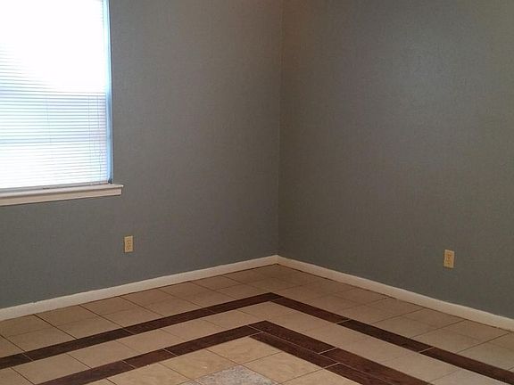 4th image of 1204 Urbantke Ct APT A