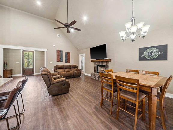 5th image of 210 Bralan Dr