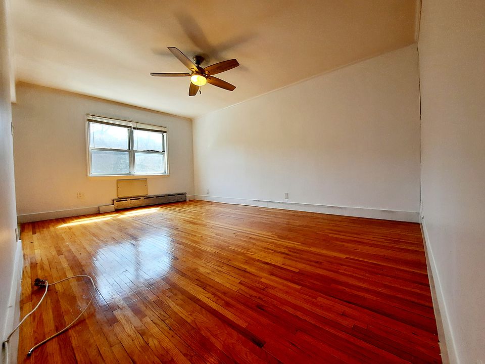 1st image of 30-96 32nd St #3