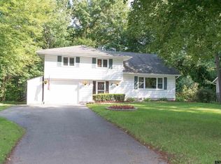 56 Wheeler Dr, Clifton Park, NY 12065