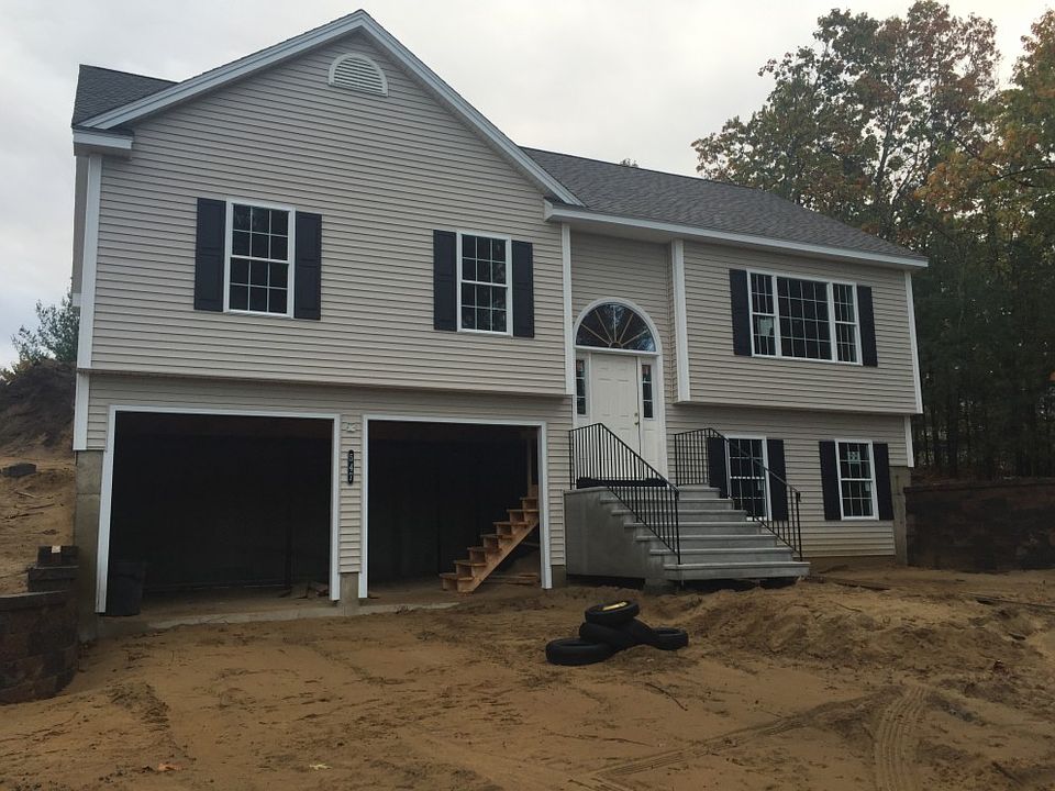 2nd image of 3 Tiffany St