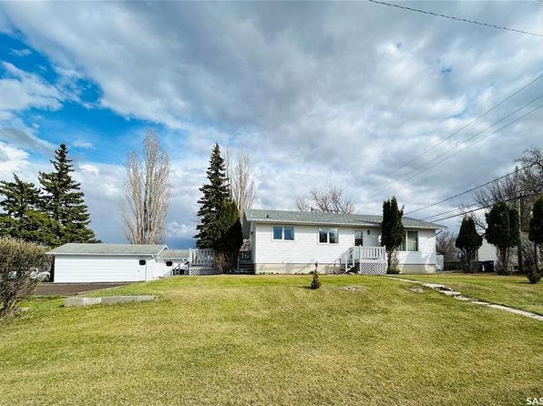 1301 South Front STREET, Moosomin, SK S0G 3N0