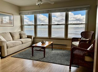 226 W Lakeshore Dr, Pt Clinton, OH 43452