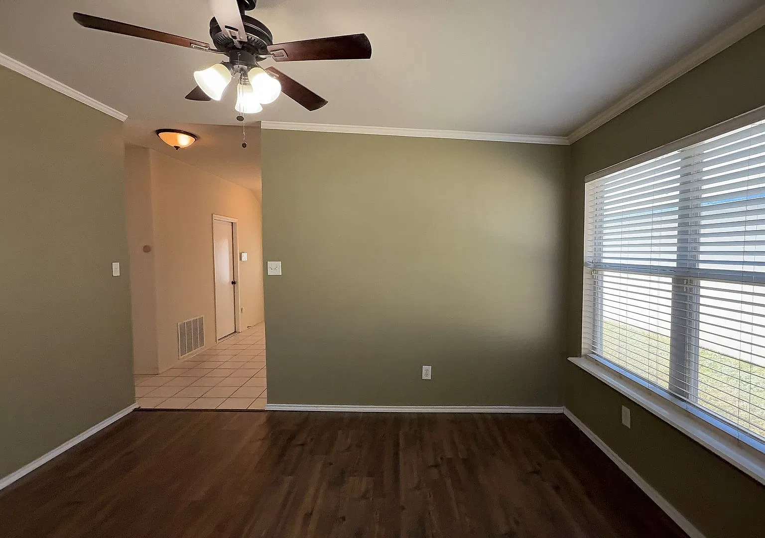 Available 12/10/2026, 3 bedroom — Photo 3