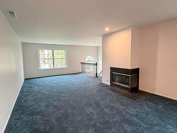 4th image of 36 Racquet Rd
