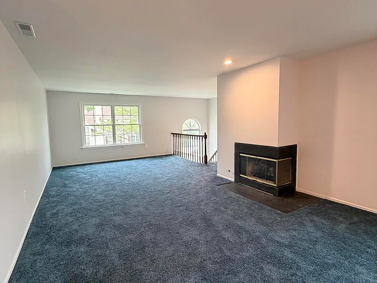 36 Racquet Rd — Photo 4