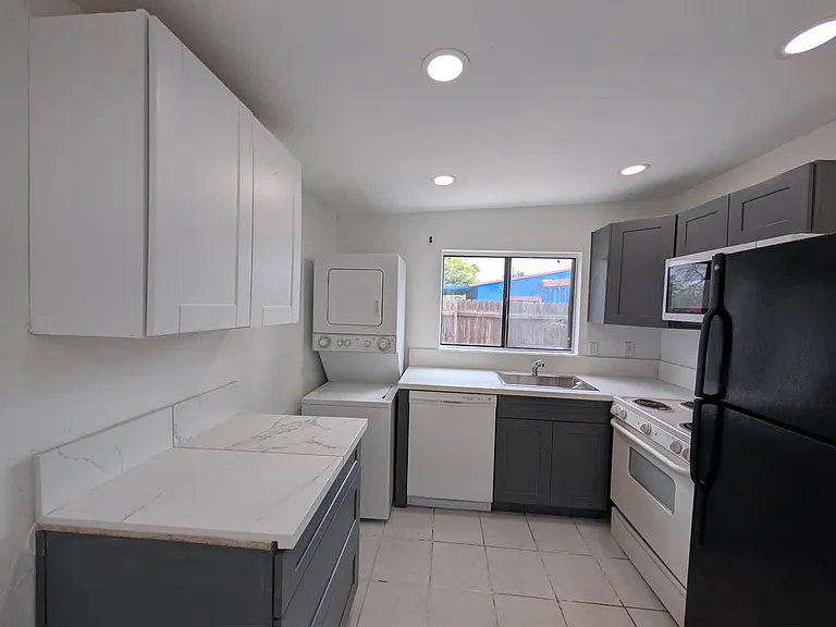 2435 N Edith Blvd #2 — Photo 7