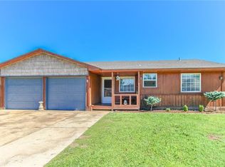 633 SW 9th St, Moore, OK 73160