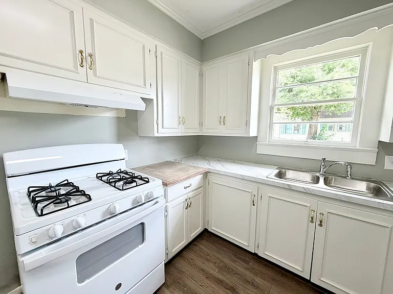526 Evangeline Dr — Photo 12