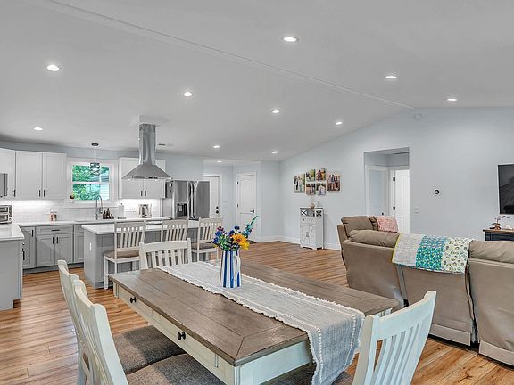 5th image of 240 Harmony Hill Dr