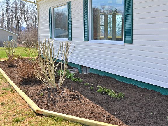 4th image of 276 Brier Hill Ln