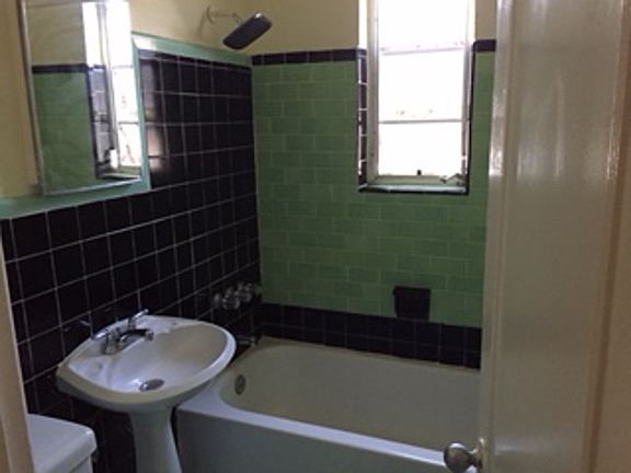 3rd image of 960 Jefferson Ave APT 6