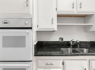 One-of-a-Kind 2-Bedroom Apartment in Prime Pico-Robertson Location!, Los Angeles, CA 90035