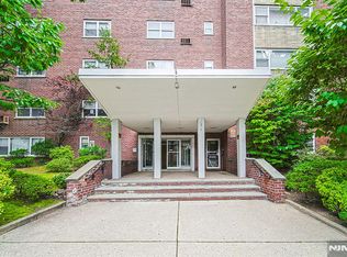 1575 Center Ave APT 3F, Fort Lee, NJ 07024