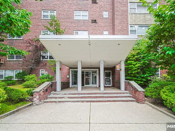 1575 Center Ave APT 3F, Fort Lee, NJ 07024