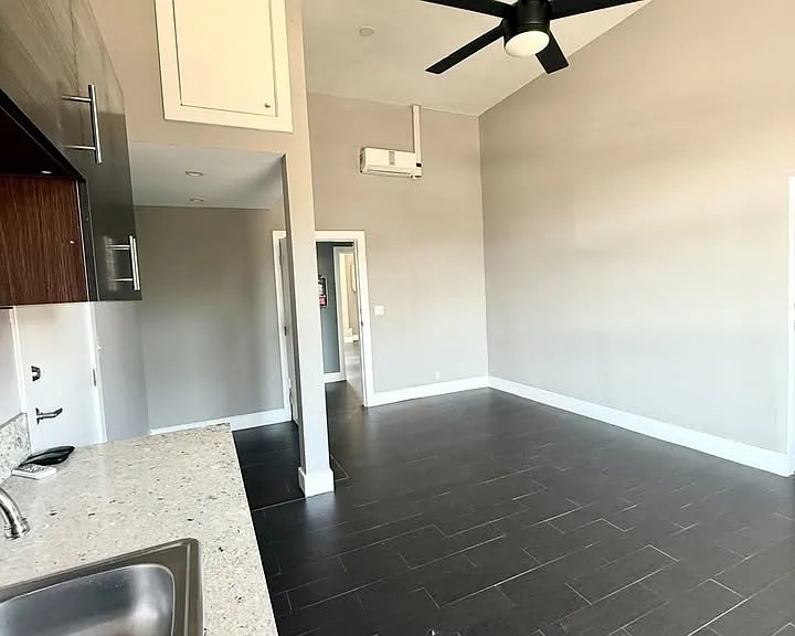 2330 E Cesar E Chavez Ave #5 — Photo 4