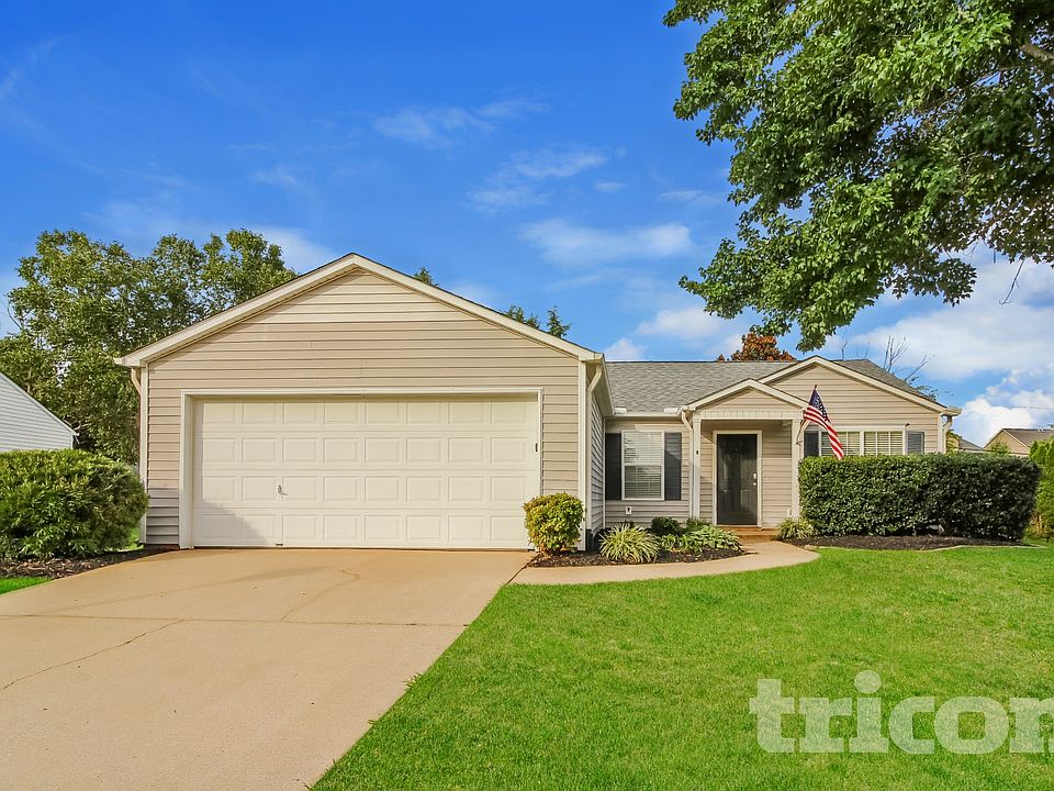 1st image of 7 Glassglenn Dr